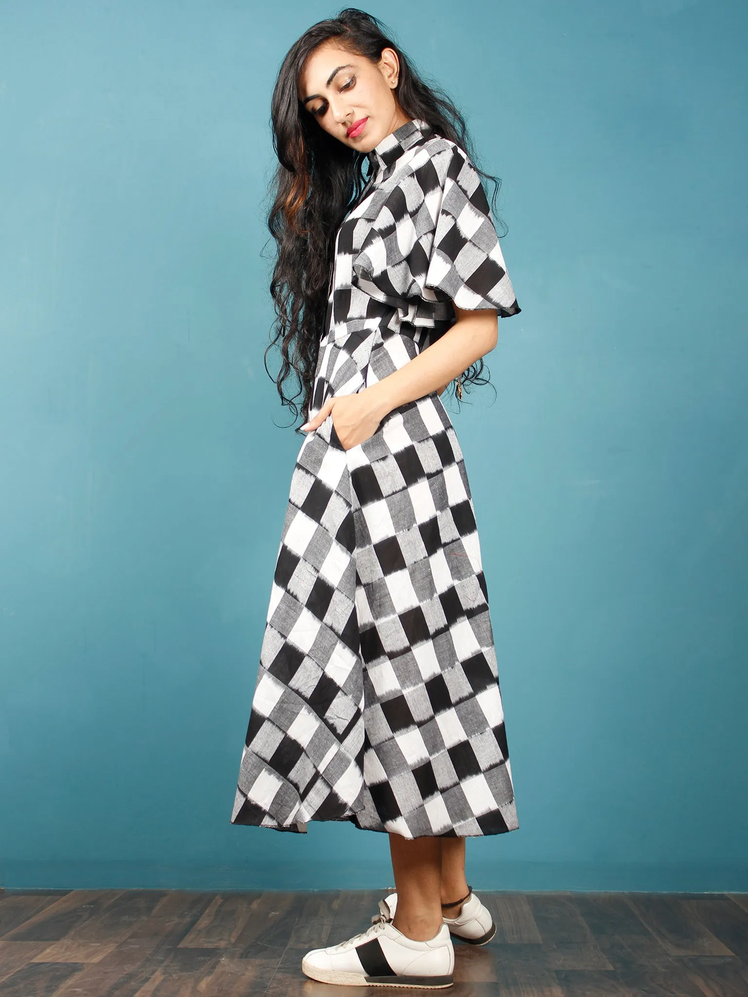 Black White Grey Double Ikat Handwoven Dress With Kimono Sleeves And Side Pockets -  D236F928
